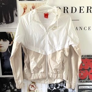 Nike windbreaker in the color white and gold